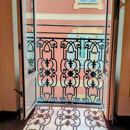 La Perle De * מנטון